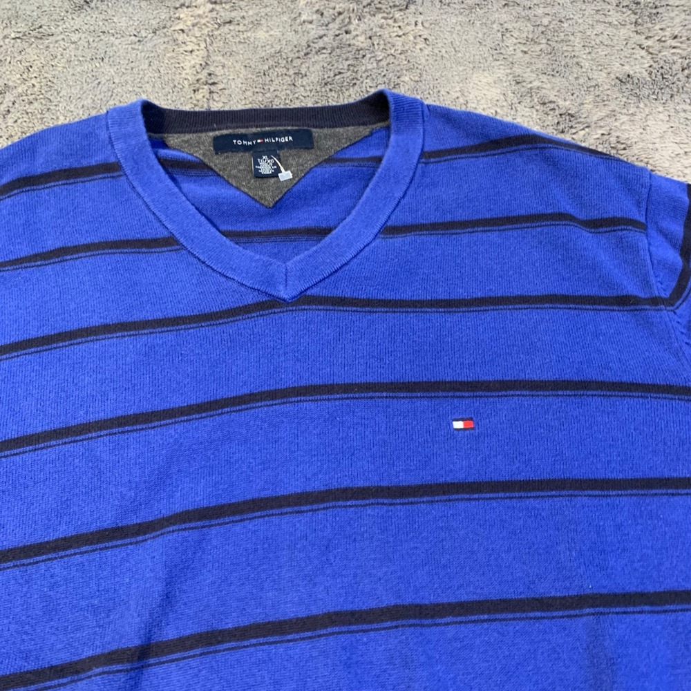 Tommy Hilfiger Mens XL Blue Striped V-Neck Cotton Knit Sweater Classic Fit - Picture 3 of 8
